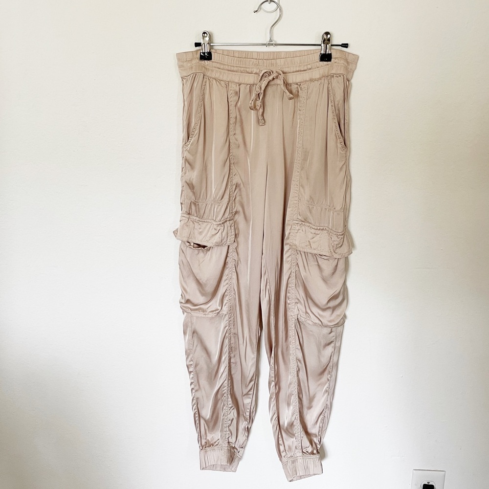 Aerie champagne satin cargo jogger Size Medium
